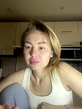 MartaLuna  online show from 3, 12, 2025