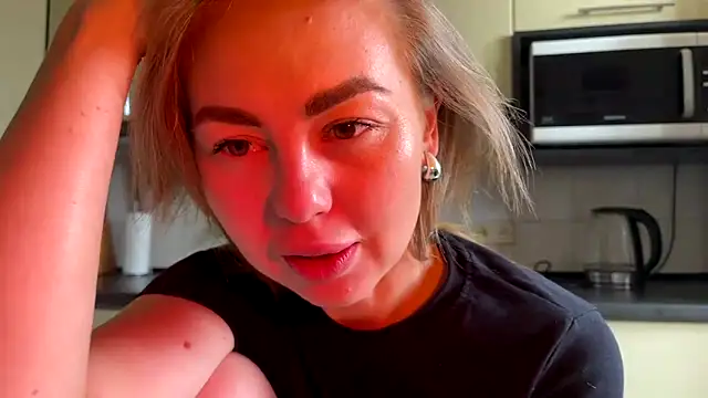 Snapshot of MartaLuna_ chatting on 18, 6, 2026 MartaLuna online show from 18, 6, 2026