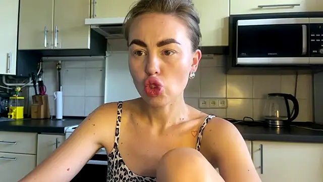 Snapshot of MartaLuna_ chatting on 1, 7, 2026 MartaLuna online show from 1, 7, 2026