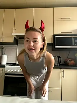 MartaLuna  online show from 28, 10, 2025