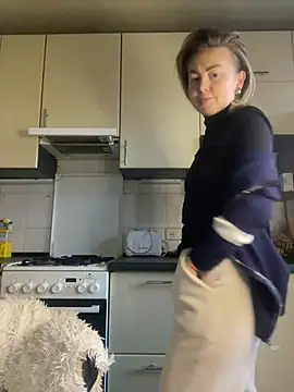 Snapshot of MartaLuna_ chatting on 4, 2, 2026 MartaLuna online show from 4, 2, 2026