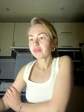 MartaLuna  online show from 2, 12, 2025