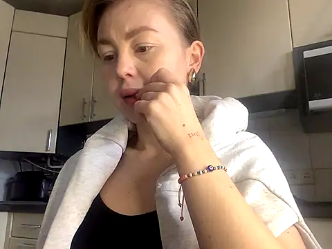 MartaLuna  online show from 7, 1, 2026