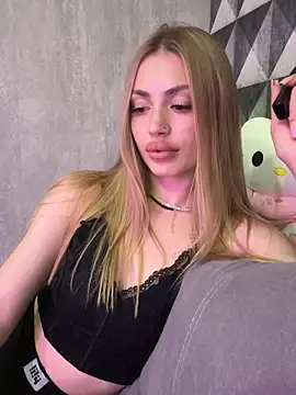 Elizabeth Tay online show from 25, 5, 2026