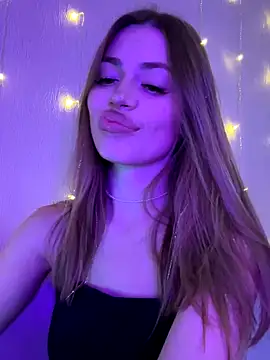 Elizabeth Tay online show from 6, 11, 2025