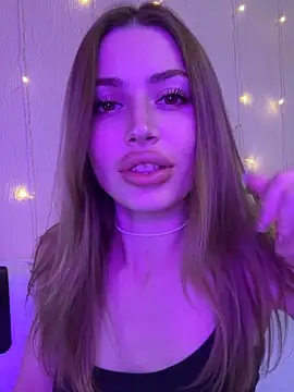 Elizabeth Tay online show from 25, 11, 2025