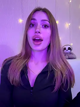 Elizabeth Tay online show from 2, 12, 2025