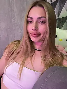 Snapshot of Elizabeth_Tay chatting on 4, 6, 2026 Elizabeth Tay online show from 4, 6, 2026
