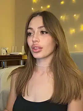 Elizabeth Tay online show from 4, 10, 2025