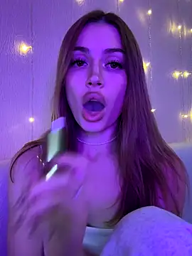 Elizabeth Tay online show from 9, 11, 2025