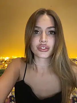 Elizabeth Tay online show from 25, 9, 2025