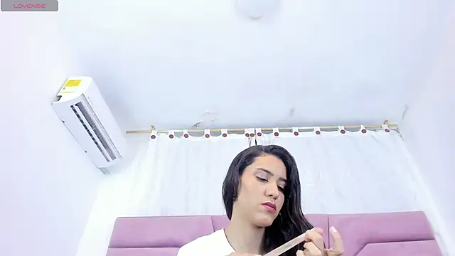 Snapshot of miajhonsonx chatting on 7, 5, 2026 miajhonsonx online show from 7, 5, 2026
