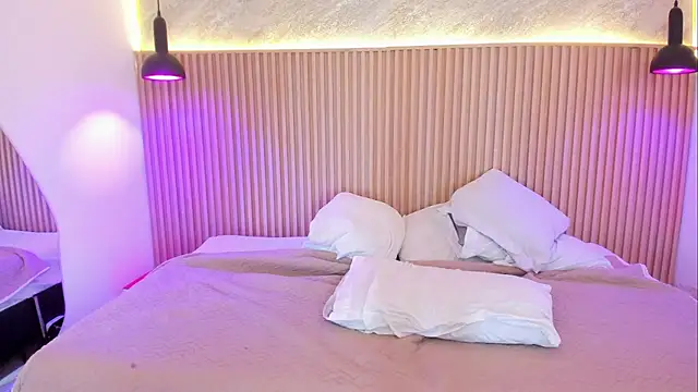 Snapshot of ValeryCortezm chatting on 24, 10, 2025 ValeryCortezm online show from 24, 10, 2025