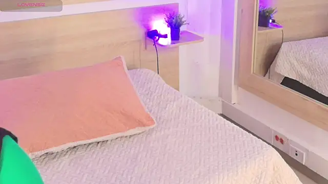 Snapshot of ValeryCortezm chatting on 12, 10, 2025 ValeryCortezm online show from 12, 10, 2025