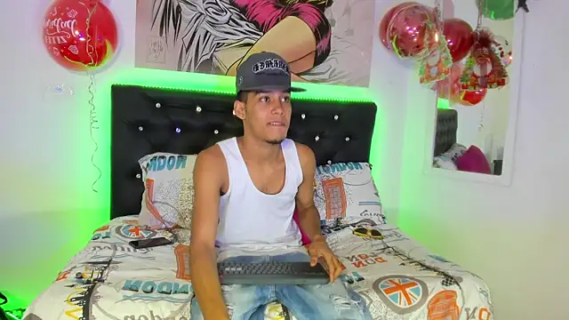 Snapshot of xxKamadevaxx chatting on 1, 12, 2025 xxKamadevaxx online show from 1, 12, 2025