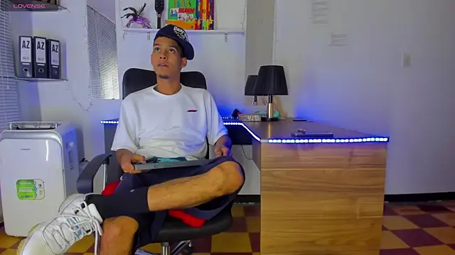 Snapshot of xxKamadevaxx chatting on 7, 11, 2025 xxKamadevaxx online show from 7, 11, 2025