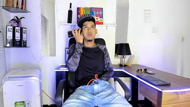 Snapshot of xxKamadevaxx chatting on 21, 11, 2025 xxKamadevaxx online show from 21, 11, 2025