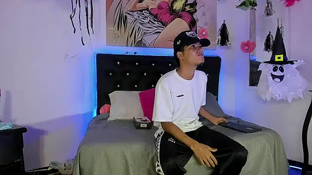 Snapshot of xxKamadevaxx chatting on 23, 10, 2025 xxKamadevaxx online show from 23, 10, 2025