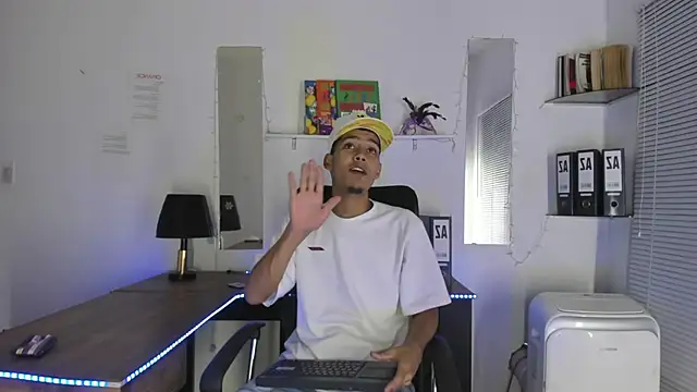 Snapshot of xxKamadevaxx chatting on 12, 11, 2025 xxKamadevaxx online show from 12, 11, 2025