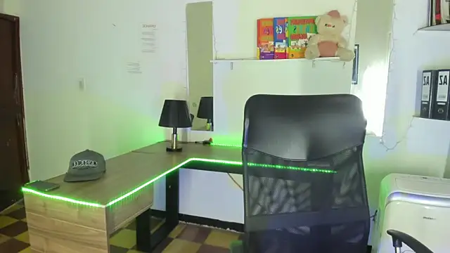 Snapshot of xxKamadevaxx chatting on 14, 11, 2025 xxKamadevaxx online show from 14, 11, 2025