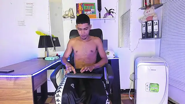 Snapshot of xxKamadevaxx chatting on 9, 11, 2025 xxKamadevaxx online show from 9, 11, 2025