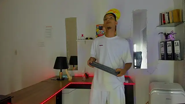 Snapshot of xxKamadevaxx chatting on 19, 11, 2025 xxKamadevaxx online show from 19, 11, 2025