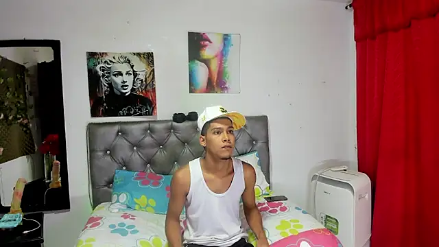 Snapshot of xxKamadevaxx chatting on 13, 11, 2025 xxKamadevaxx online show from 13, 11, 2025