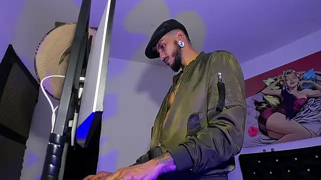 Snapshot of xxKamadevaxx chatting on 18, 10, 2025 xxKamadevaxx online show from 18, 10, 2025