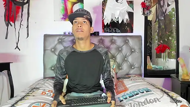 Snapshot of xxKamadevaxx chatting on 24, 10, 2025 xxKamadevaxx online show from 24, 10, 2025