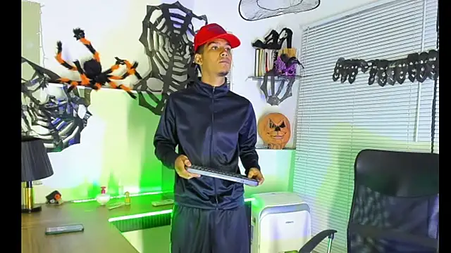 Snapshot of xxKamadevaxx chatting on 12, 10, 2025 xxKamadevaxx online show from 12, 10, 2025