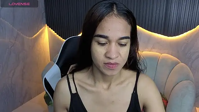 Snapshot of Maia_Tx chatting on 8, 10, 2025 Maia Tx online show from 8, 10, 2025