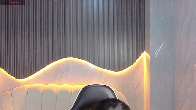 Snapshot of Maia_Tx chatting on 19, 11, 2025 Maia Tx online show from 19, 11, 2025