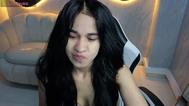 Snapshot of Maia_Tx chatting on 26, 10, 2025 Maia Tx online show from 26, 10, 2025