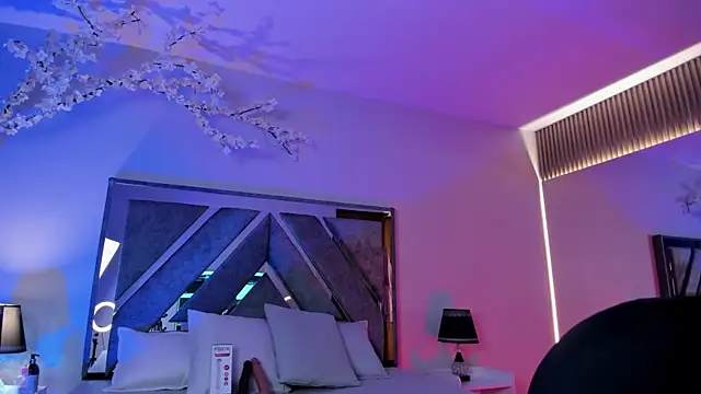 Isa Rouse   online show from 12, 11, 2025