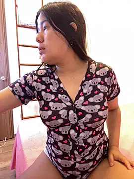 April Becker online show from 6, 10, 2025