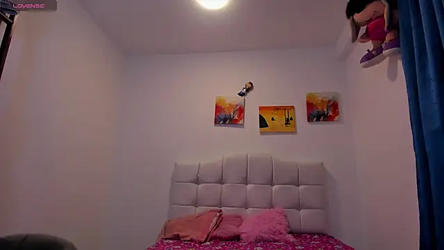 April Becker online show from 17, 10, 2025