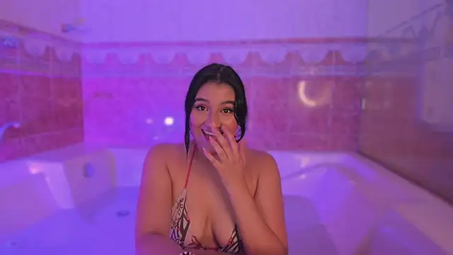 Snapshot of MariaFlowers chatting on 25, 11, 2025 MariaFlowers online show from 25, 11, 2025