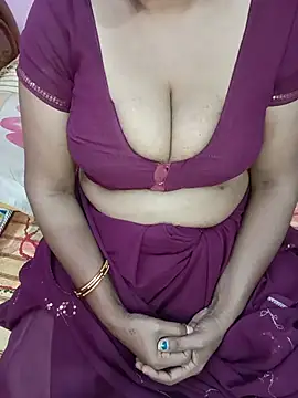 Snapshot of KannadaTamilTeluguBeauty chatting on 17, 7, 2026 KannadaTamilTeluguBeauty online show from 17, 7, 2026