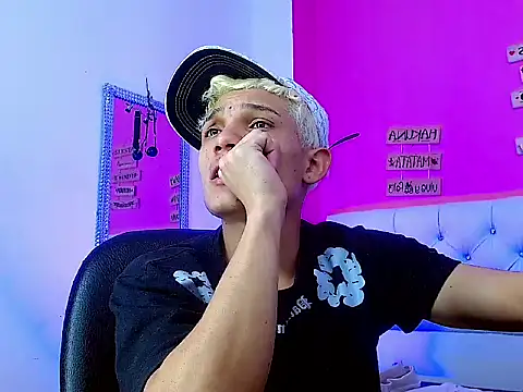 Snapshot of EL_VENEZOLANO_22CM chatting on 12, 10, 2025 EL VENEZOLANO 22CM online show from 12, 10, 2025