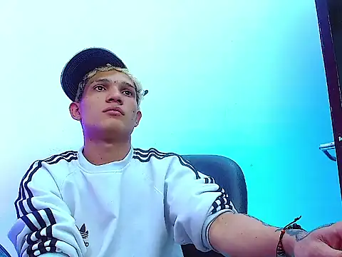 Snapshot of EL_VENEZOLANO_22CM chatting on 27, 11, 2025 EL VENEZOLANO 22CM online show from 27, 11, 2025