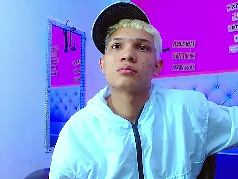 Snapshot of EL_VENEZOLANO_22CM chatting on 21, 10, 2025 EL VENEZOLANO 22CM online show from 21, 10, 2025