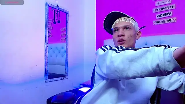 Snapshot of EL_VENEZOLANO_22CM chatting on 17, 10, 2025 EL VENEZOLANO 22CM online show from 17, 10, 2025