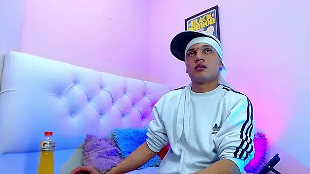 Snapshot of EL_VENEZOLANO_22CM chatting on 26, 11, 2025 EL VENEZOLANO 22CM online show from 26, 11, 2025