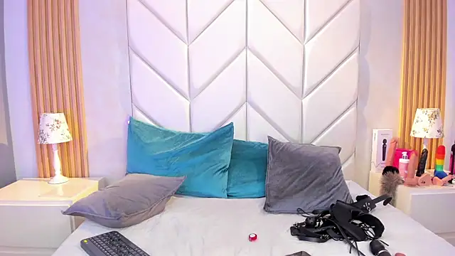 AishaValcazar online show from 7, 4, 2026