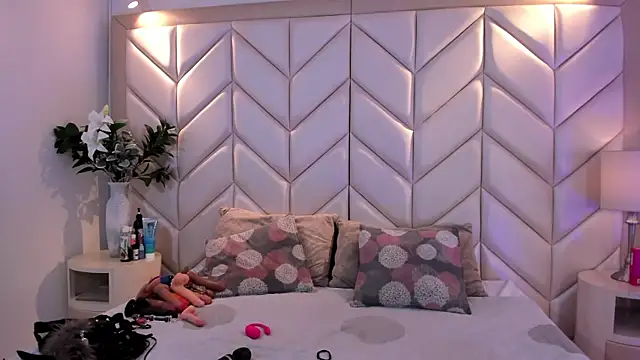 AishaValcazar online show from 27, 3, 2026