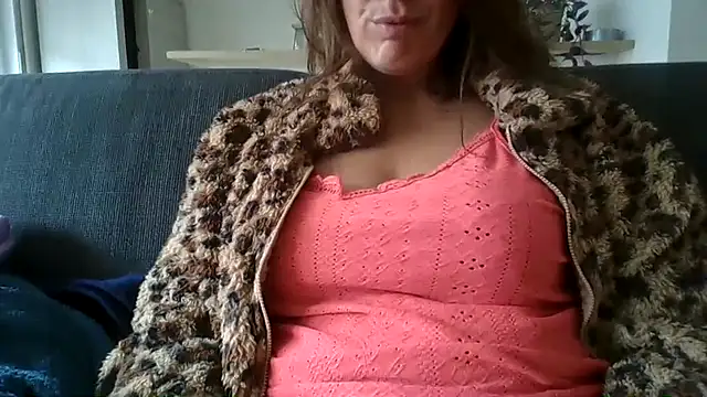 Snapshot of samantaatw chatting on 17, 9, 2025 samantaatw online show from 17, 9, 2025