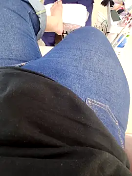 Aliciabloom online show from 16, 11, 2025