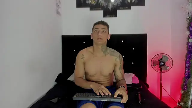 maykel and mike online show from 22, 12, 2025