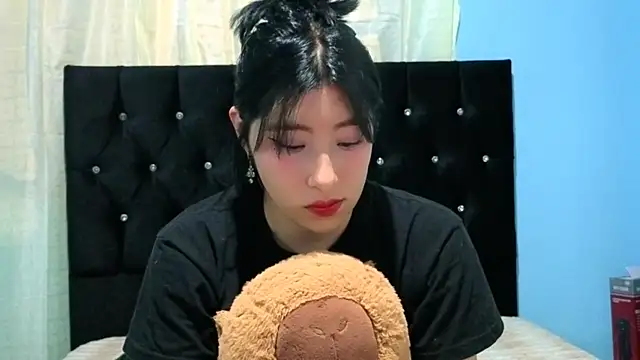 Sullyoonn online show from 14, 10, 2025