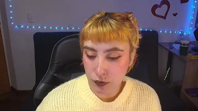 Snapshot of Miacatsito3 chatting on 24, 6, 2026 Miacatsito3 online show from 24, 6, 2026